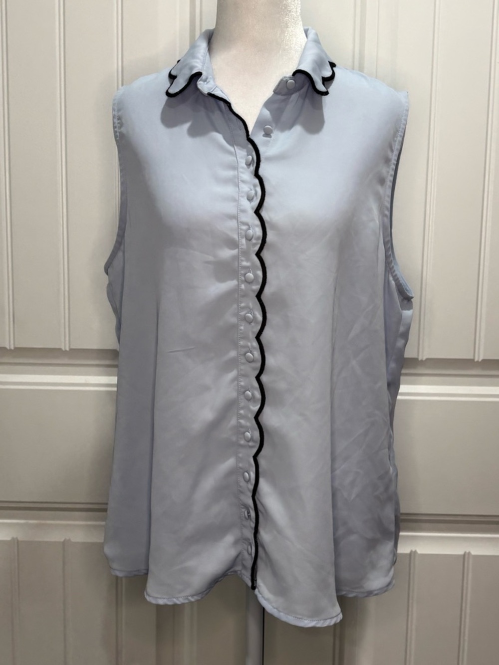 Laundry By Shelli Segal Light Blue Sleeveless Scallop-Trim Blouse Size M